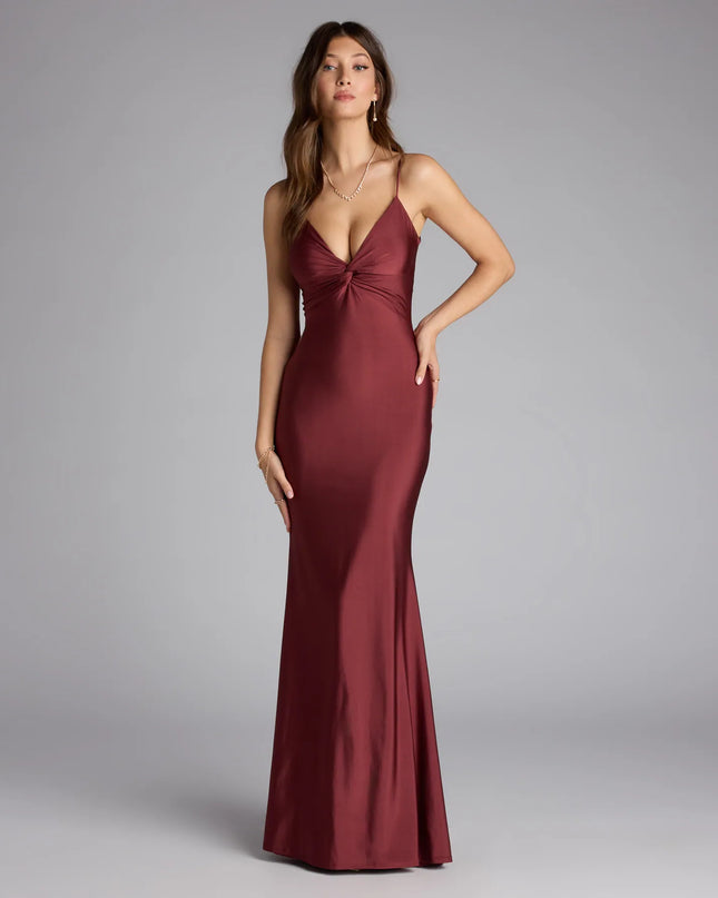 With luxe shine and a scroll-stopping red, you’ll stand out in the Scarlet Strappy Back Mermaid Formal Dress—a prom dress made for your made-you-look moment.