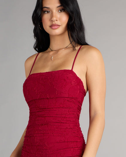 Serving soft glam with every step, the Alba Cowl Neck Mermaid Floral Formal Dress is the perfect prom dress for unforgettable photos and a glow-up you’ll feel all night.