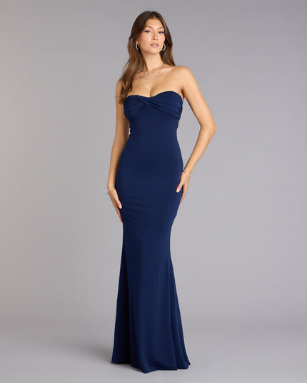 Feel polished and confident in the Jessica Strapless Mermaid Formal Dress, a prom dress designed with luxe fabric and modern detail that shows off your vibe.