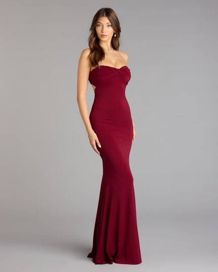 This prom dress, the Jessica Strapless Mermaid Formal Dress , features a sleek, floor-length design with trend-forward details that capture the excitement of Prom 2026.