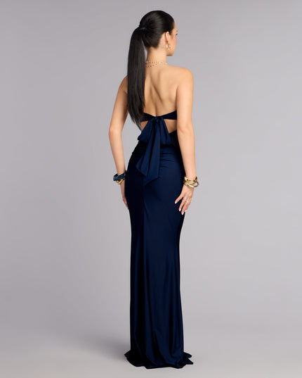Discover a formal dress like the Zooey Faux Pearl Trim Mermaid Formal Dress in navy blue featuring a flattering fit, smooth fabric, and refined design for any formal occasion.