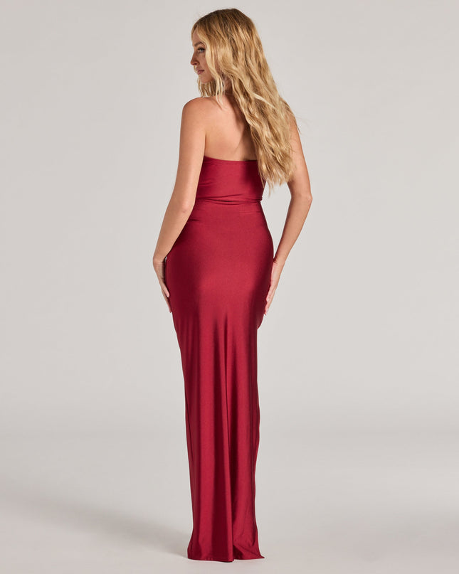 The Anisley Strapless High Slit Column Formal Dress is a wine prom dress that blends trend-forward design with a flattering fit, perfect for celebrating your night with confidence.