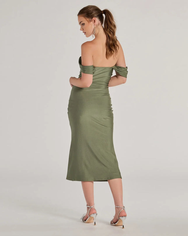 Feel instantly put-together in the Exceptional Off-The-Shoulder Flared Midi Dress in sage green, a wedding guest dress designed for confident style and all-out celebration.