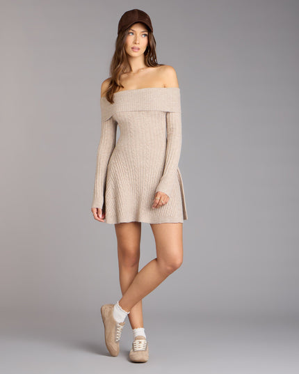 Designed for any plan on your calendar from winter formals to engagment photoshoots, the Wrapped Up Cute Off-The-Shoulder Dress is a long sleeve dress that refreshes your fall closet in one simple step.