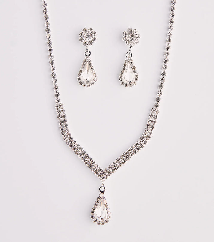 Get ready for any event with the Elegant Style Rhinestone Necklace And Earrings Set in silver, an essential start to creating a versatile outfit for women for parties, cocktail hours, or Valentine's Day events.