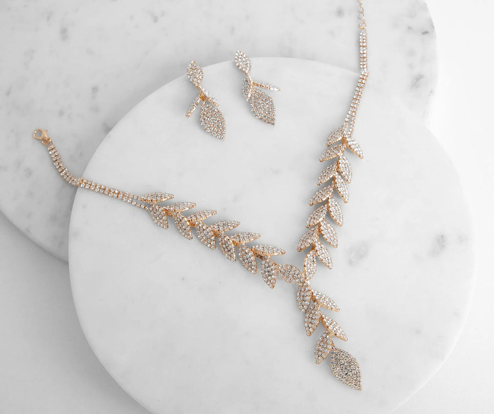 Stay on-trend this season with the Luxe Leaf Lariat And Duster Earrings in gold, a must-have for creating stylish and effortless spring looks.