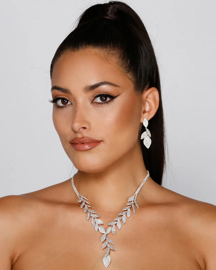 Stay on-trend this season with the Luxe Leaf Lariat And Duster Earrings in silver, a must-have for creating stylish and effortless spring looks.