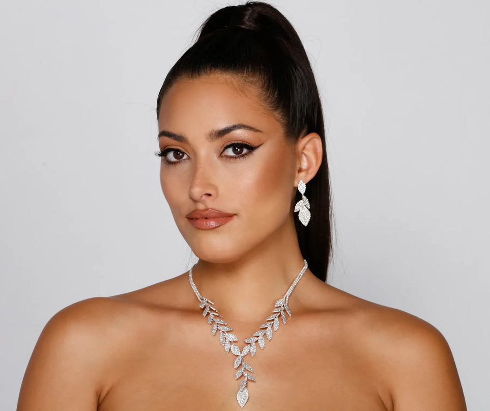 Stay on-trend this season with the Luxe Leaf Lariat And Duster Earrings in silver, a must-have for creating stylish and effortless spring looks.