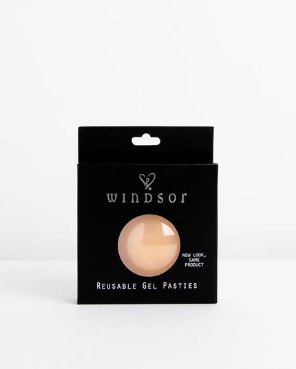 The Reusable Gel Petals in natural brings sleek style to any graduation outfit, from cap and gown to after-party.