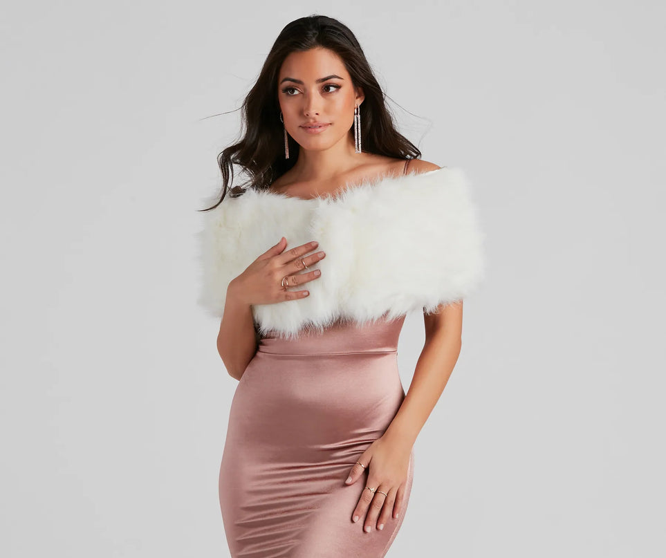 Style your vibe in seconds with the Into Fall Fur Shawl in ivory, a fashion accessories essential that completes any outfit with ease.